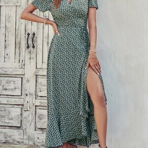 NWT Pretty Garden Floral Wrap Dress